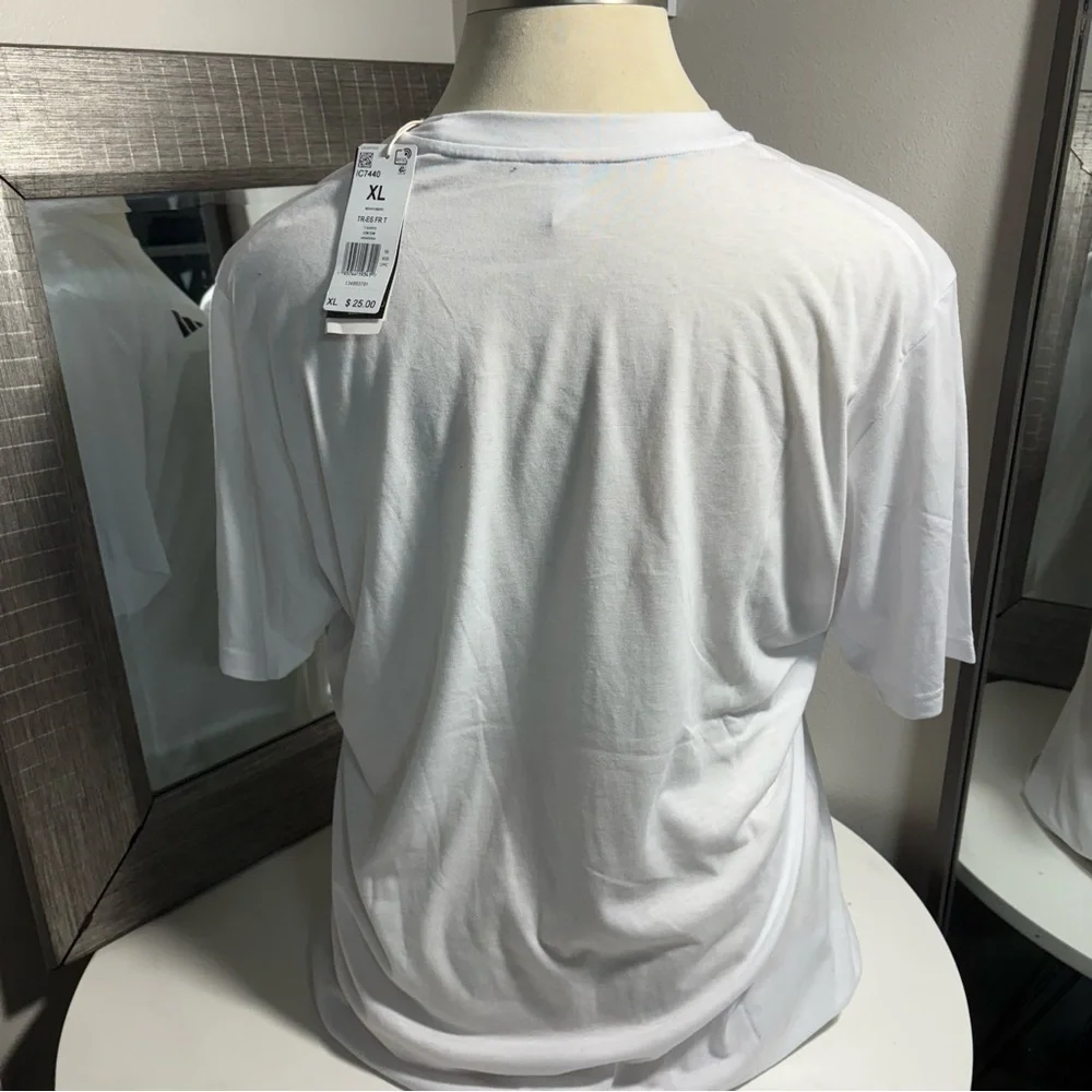 NWT Adidas men’s size X-Large t-shirt